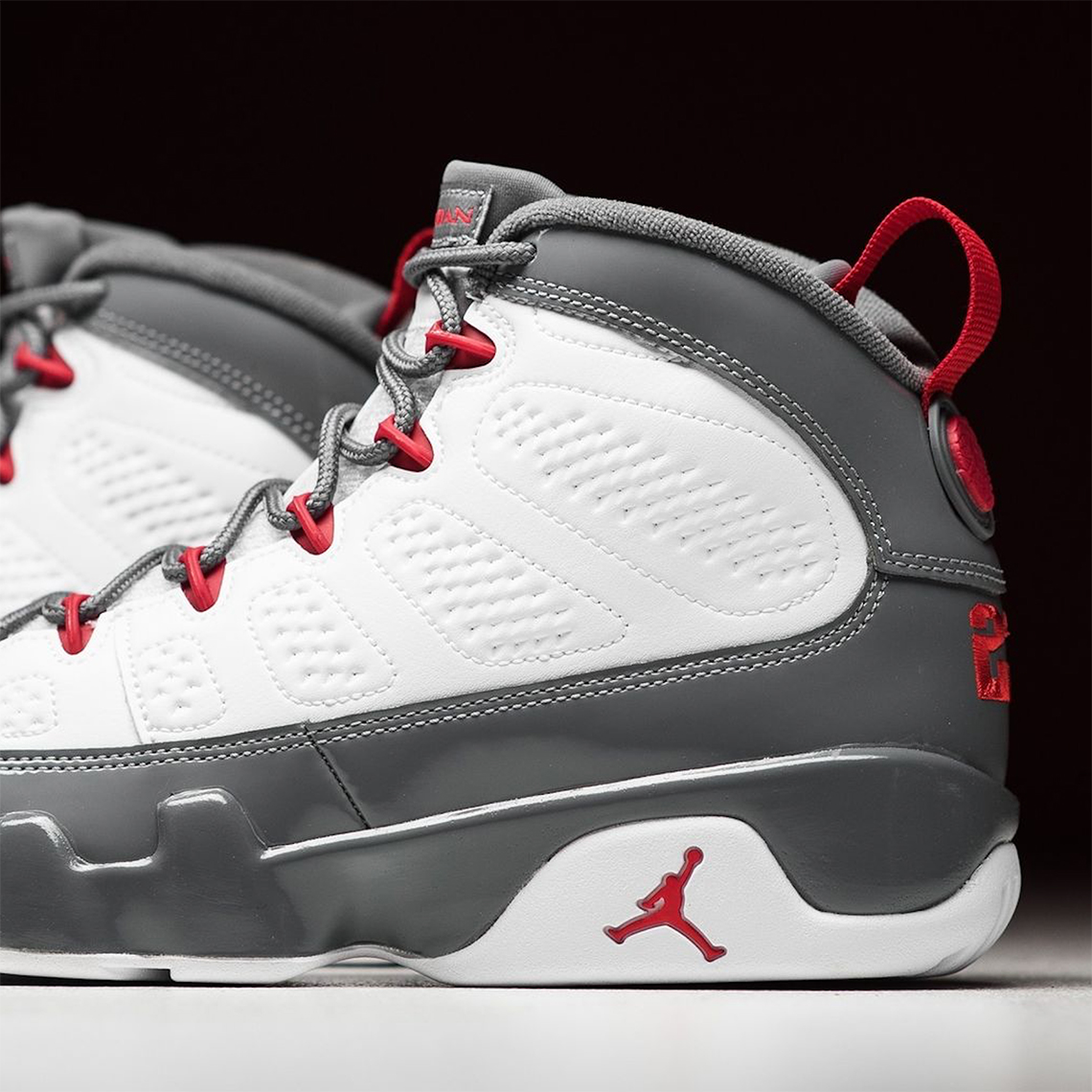 Hình ảnh mới nhất của mẫu sneaker Air Jordan 9 Fire Red - 3