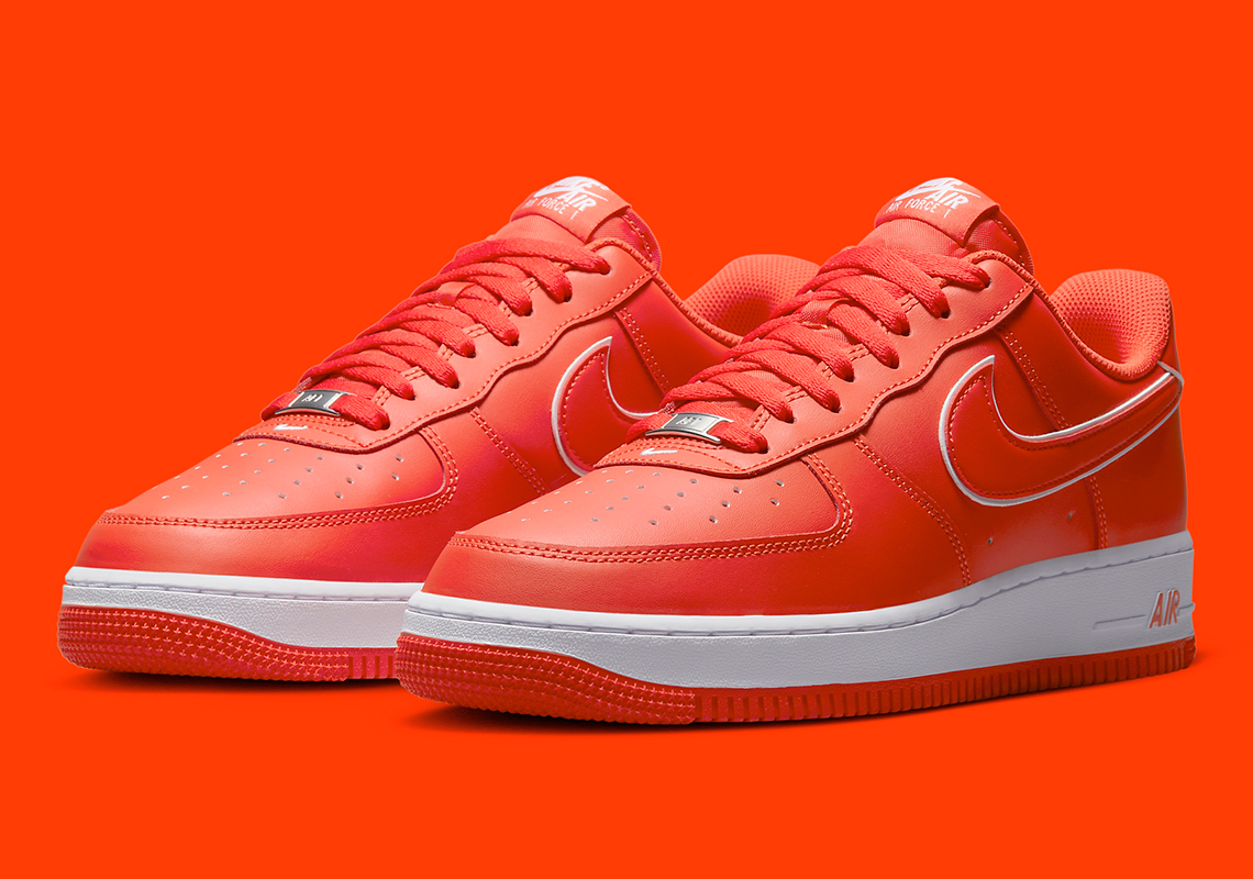 Hình ảnh mới nhất của Nike Air Force 1 In "Picante Red"