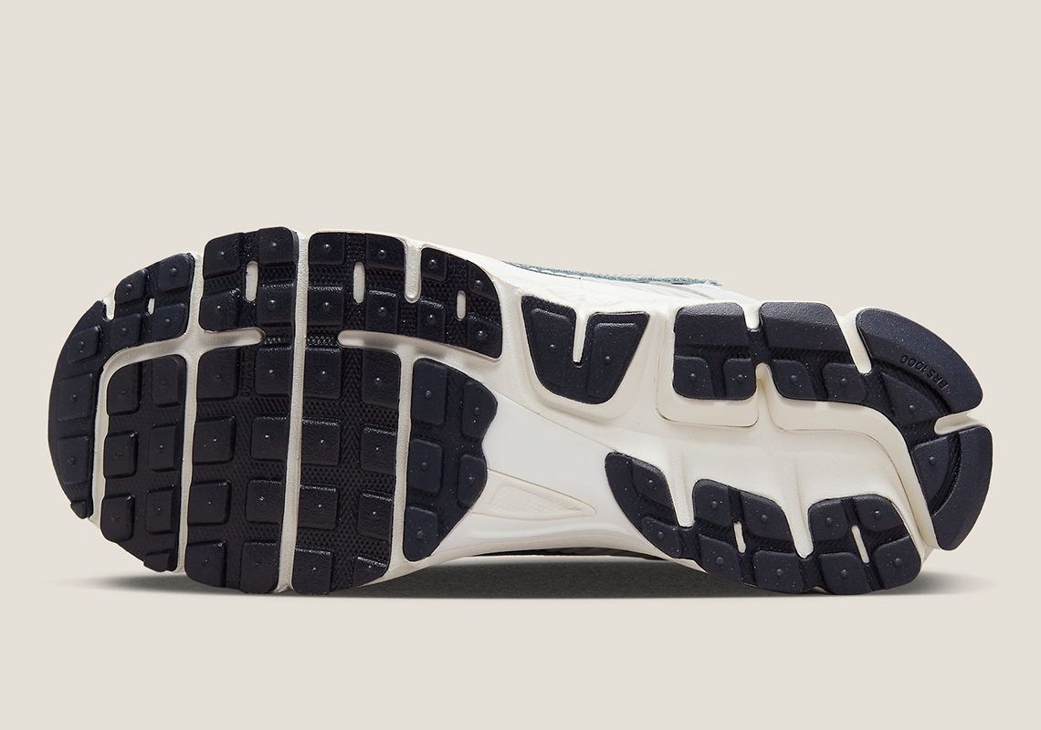 Hình ảnh mới nhất của Nike Zoom Vomero 5 Photon Dust - 6