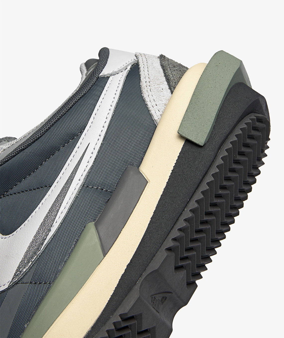 Hình ảnh mới nhất của Sacca x Nike Zoom Cortez Iron Grey - 5