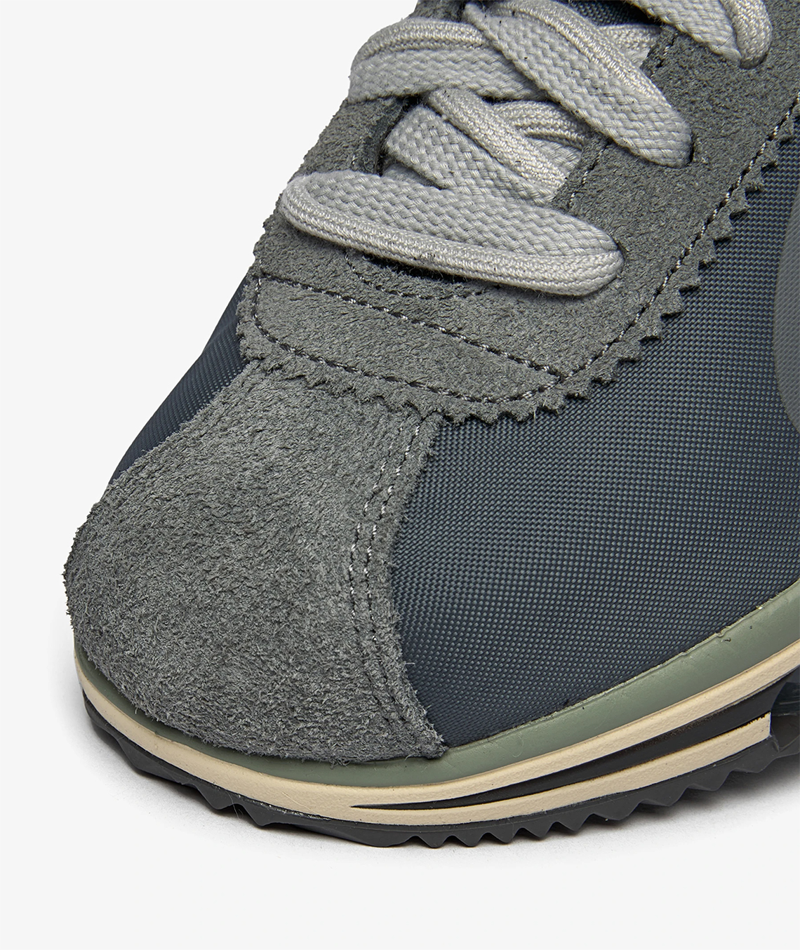 Hình ảnh mới nhất của Sacca x Nike Zoom Cortez Iron Grey - 6