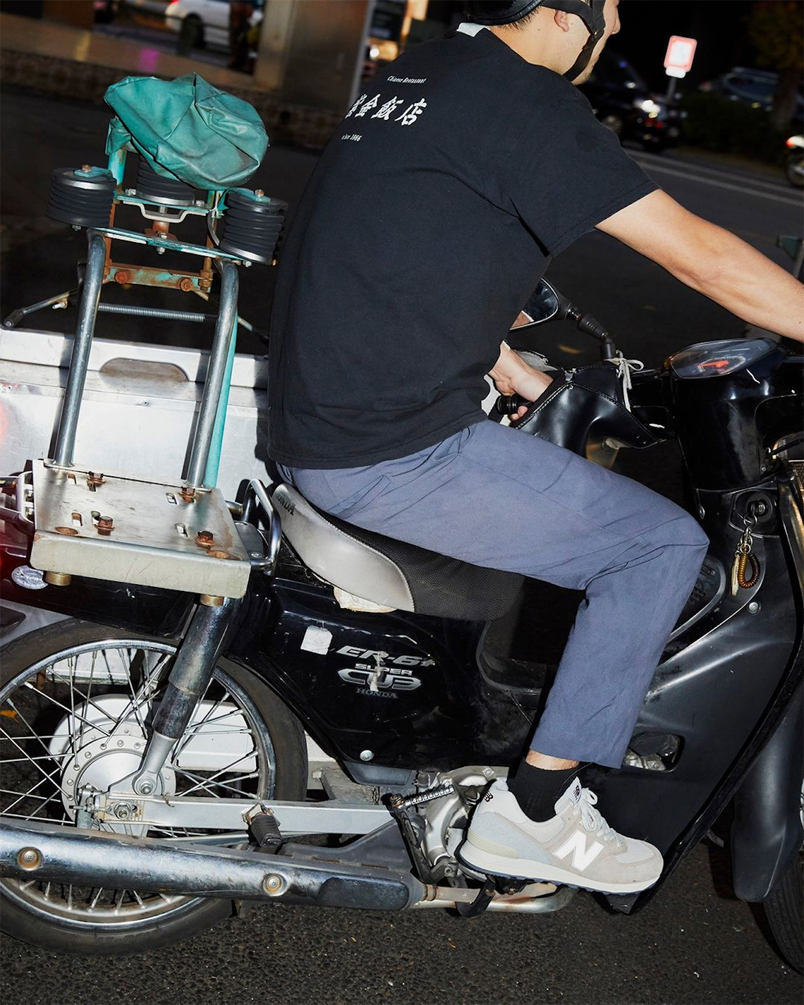 Hình ảnh ra mắt của mẫu sneaker New Balance Lunar New Year 2023 - 11