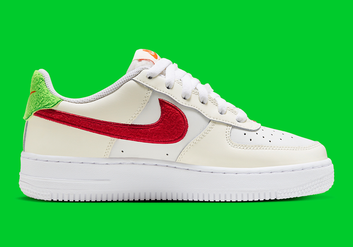 Hình minh họa chủ đề thiên nhiên xuất hiện trên Nike Air Force 1 Low trẻ em này - 3