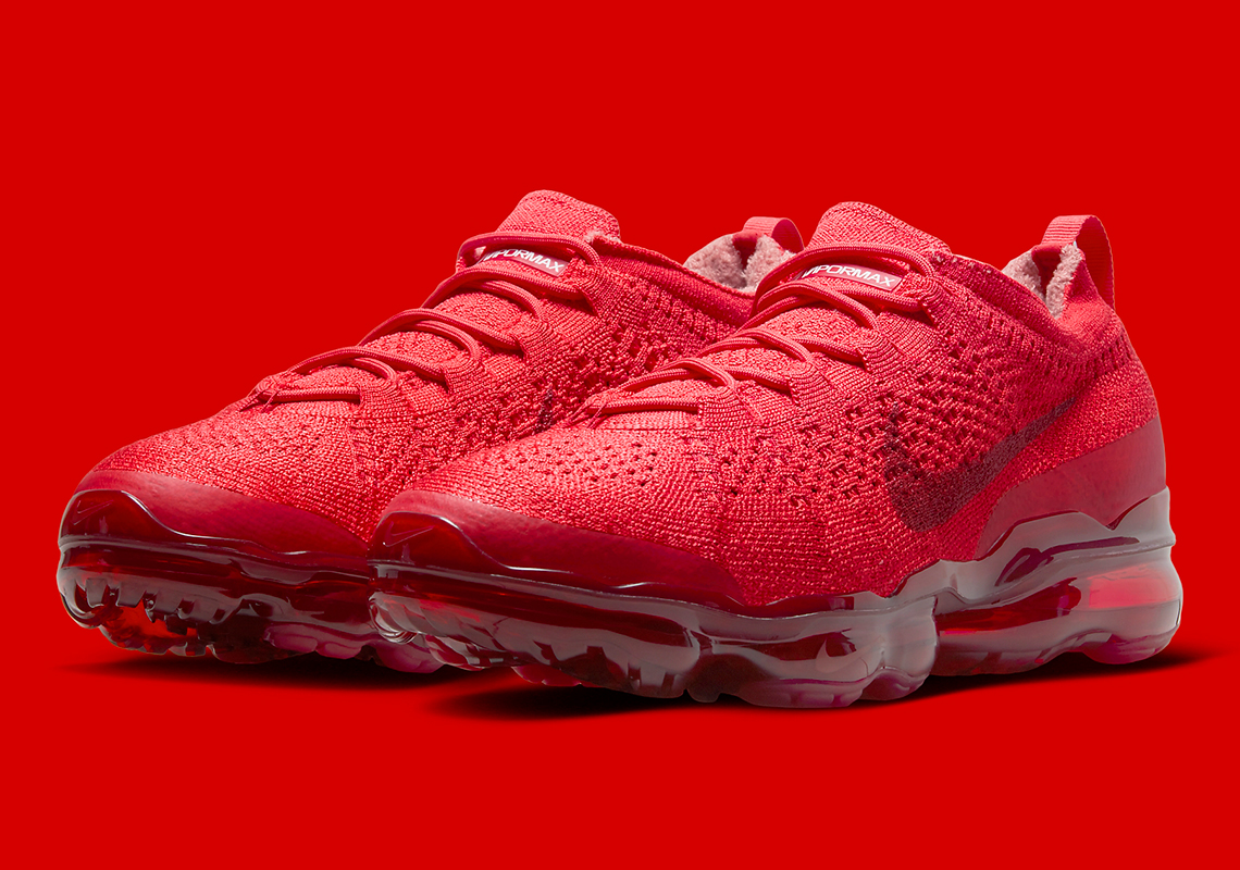 Hòa mình vào màu sắc: Nike Vapormax Flyknit 2023 'Triple Red' sẽ làm chao đảo mùa hè - 2