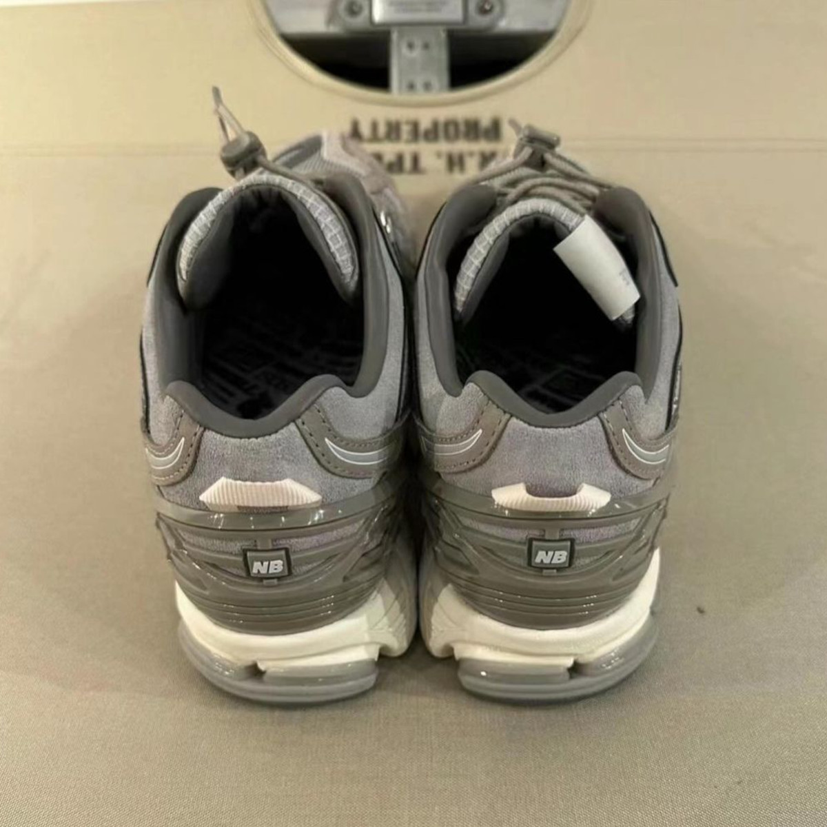 INVINCIBLE và N.HOOLYWOOD Hợp Tác Tiếp Tục với New Balance 1906U - 4