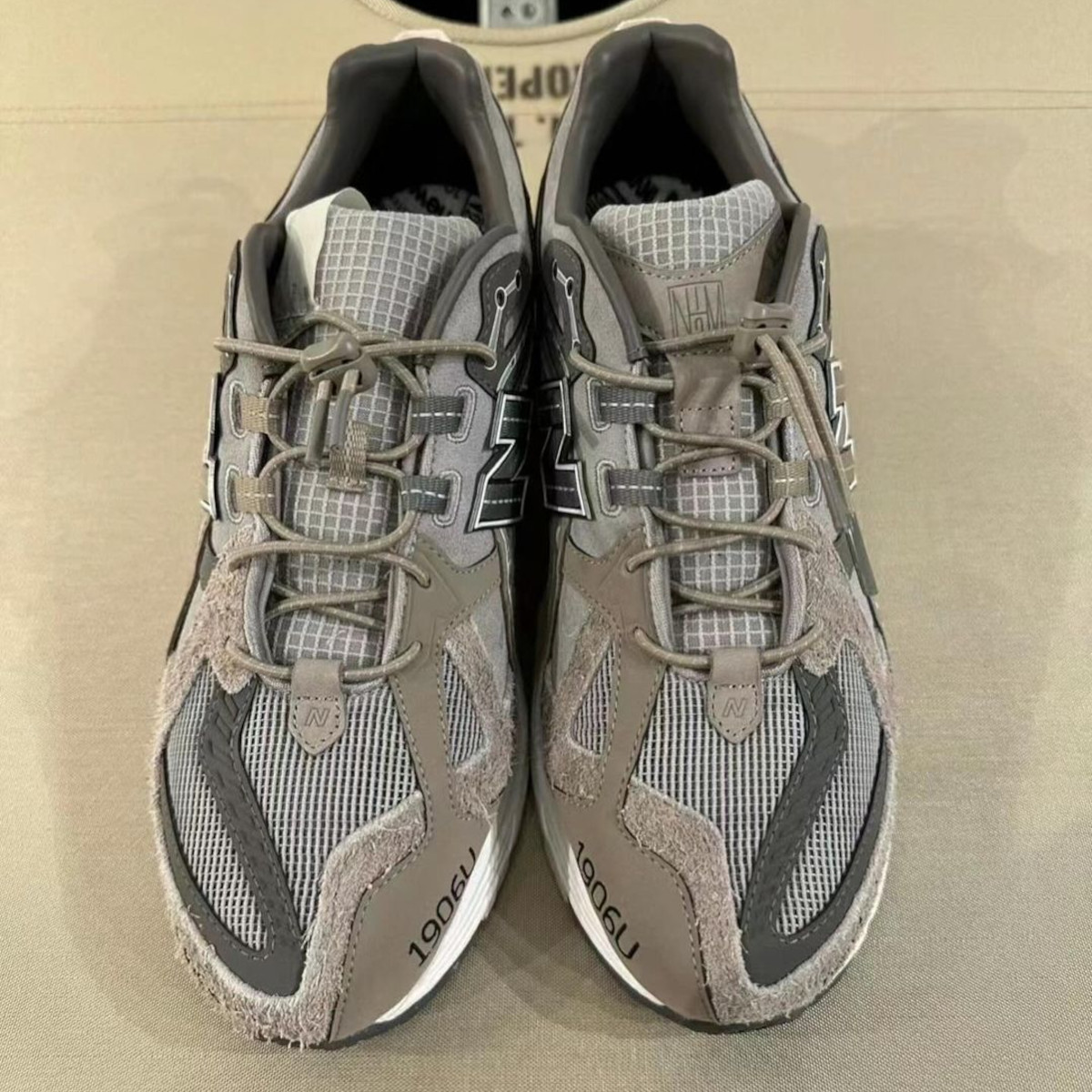 INVINCIBLE và N.HOOLYWOOD Hợp Tác Tiếp Tục với New Balance 1906U - 6