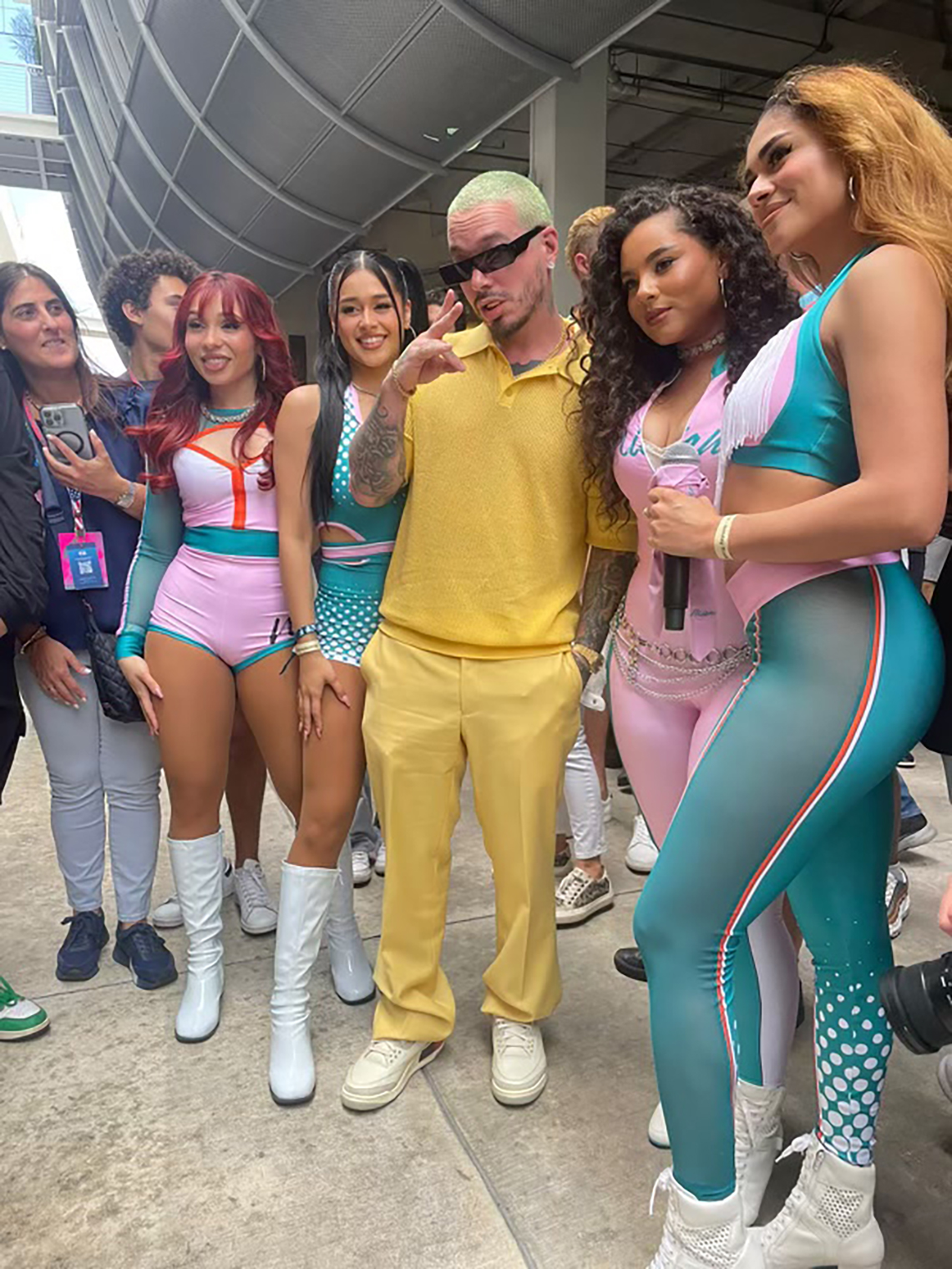 J Balvin và Air Jordan 3 sẽ được phát hành vào ngày 2/9/2023 - 14