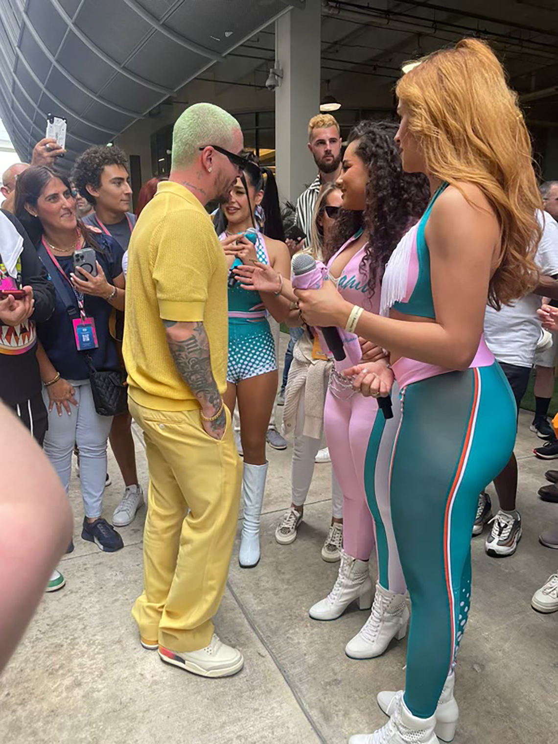 J Balvin và Air Jordan 3 sẽ được phát hành vào ngày 2/9/2023 - 15