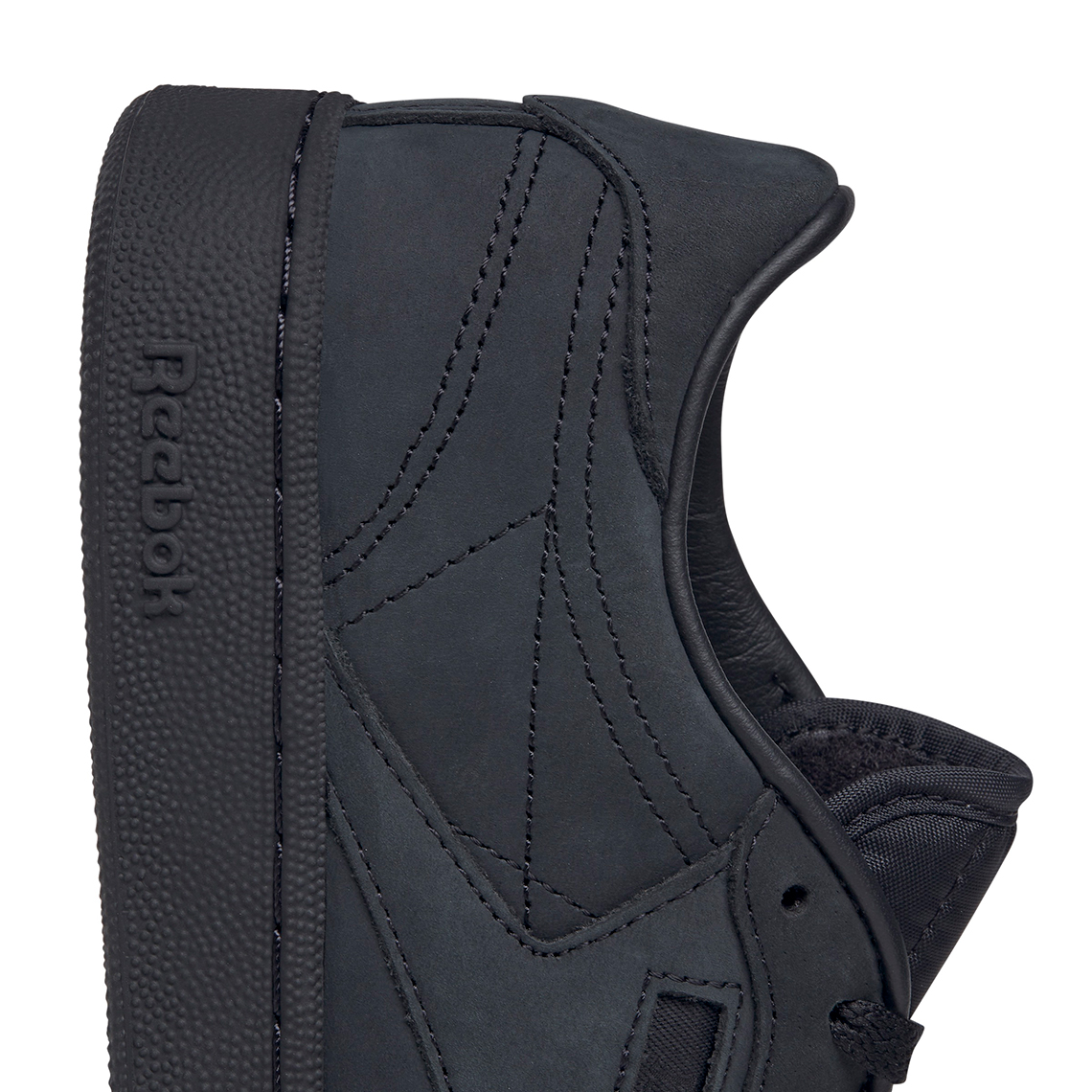 JJJJound và Reebok Hợp Tác Mạnh Mẽ Với Đôi Giày Club C Nubuck Màu Đen - 8