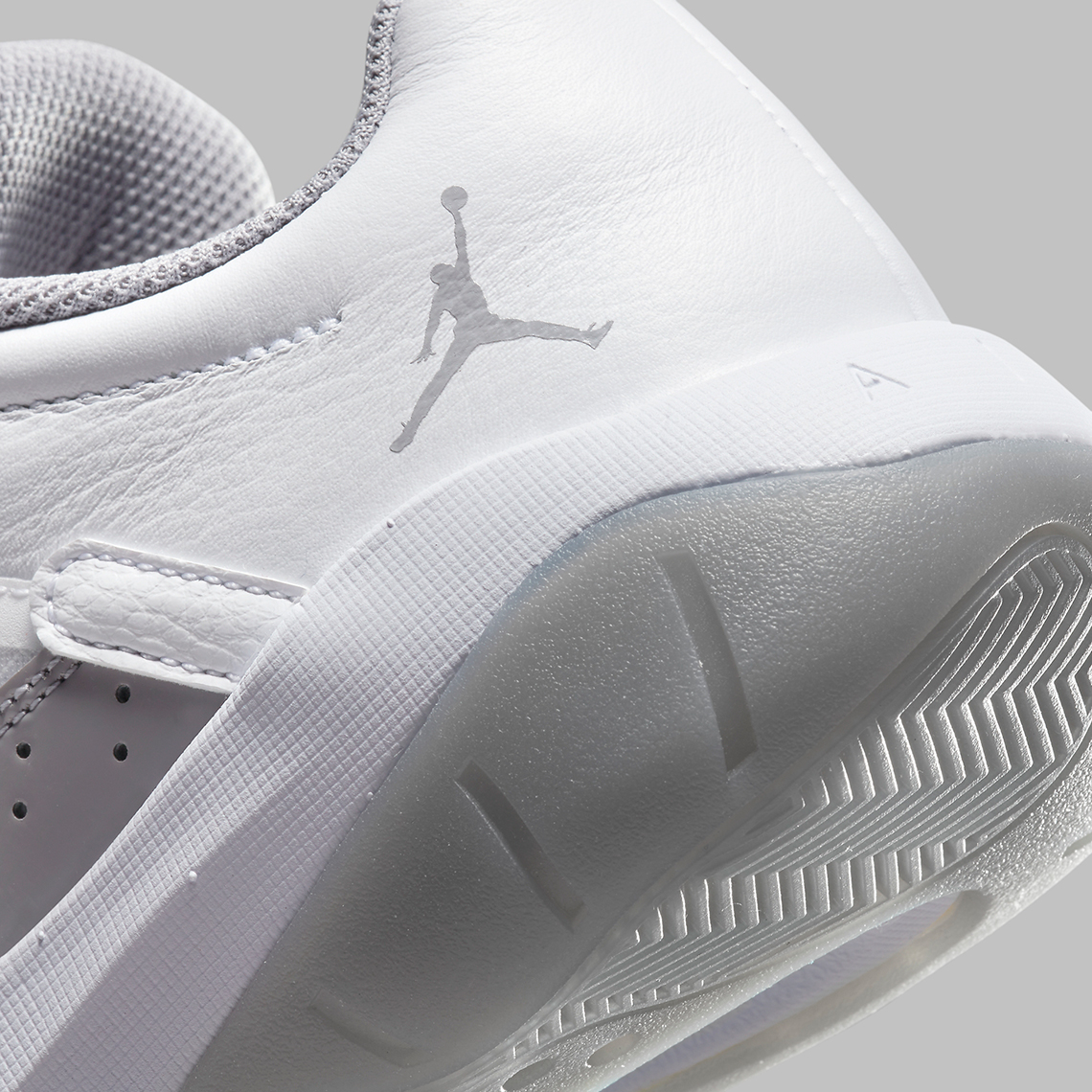 Jordan 11 Low của Nike có các phối màu tương tự các phiên bản Cement Grey trước đó - 7