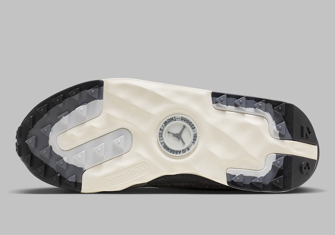 Jordan Granville Pro đã chọn bố cục xám lạnh - 5