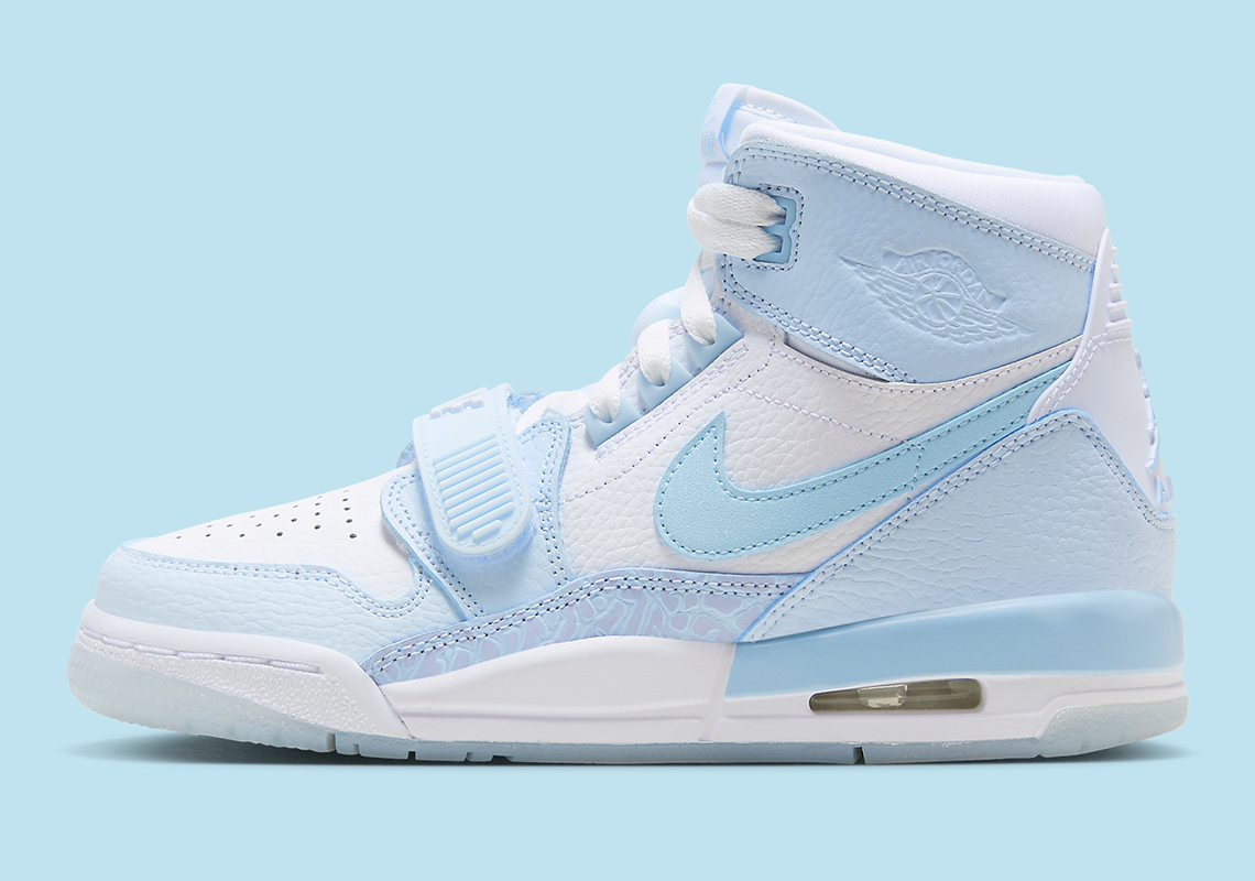 Jordan Legacy 312 White/Arctic Blue: Phối màu độc đáo dành cho mùa đông, giá chỉ 100 USD! - 2