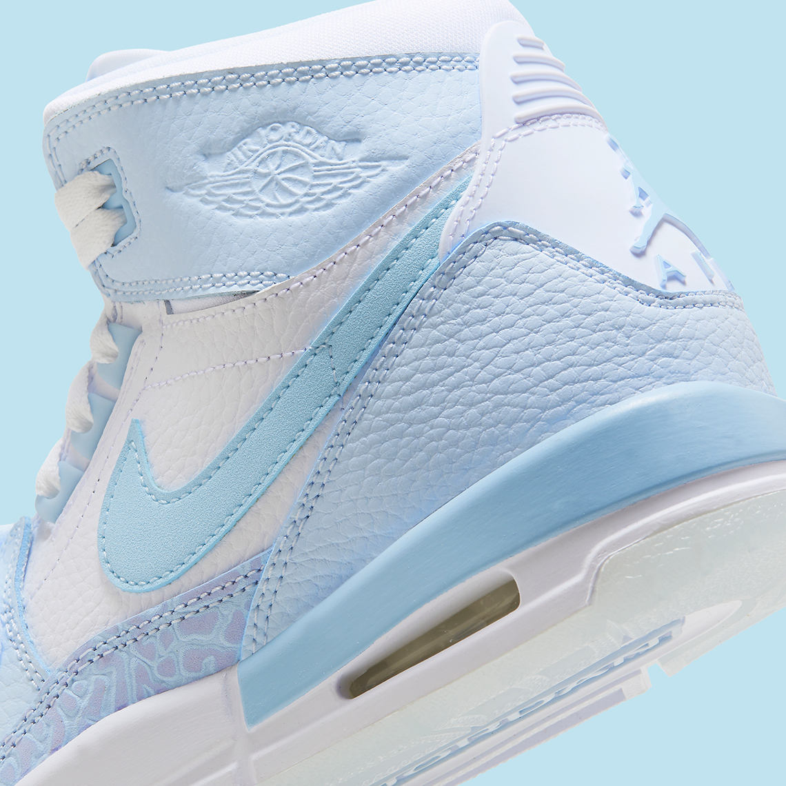 Jordan Legacy 312 White/Arctic Blue: Phối màu độc đáo dành cho mùa đông, giá chỉ 100 USD! - 9