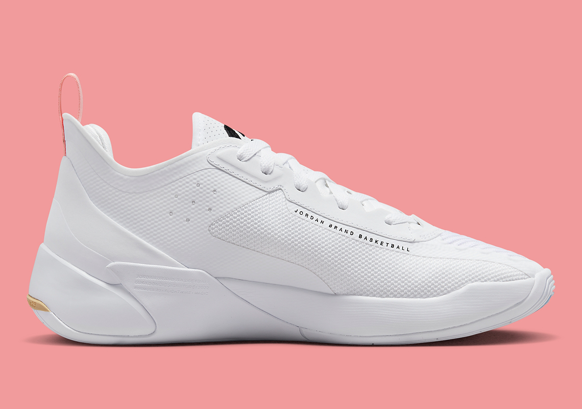 Jordan Luka 1 đi dạo cùng ba chú chó của Doncic - 4