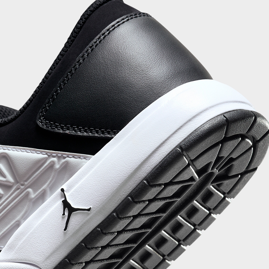 Jordan Nu Retro 1 Panda: Màu sắc bí ẩn, phong cách huyền thoại! - 7