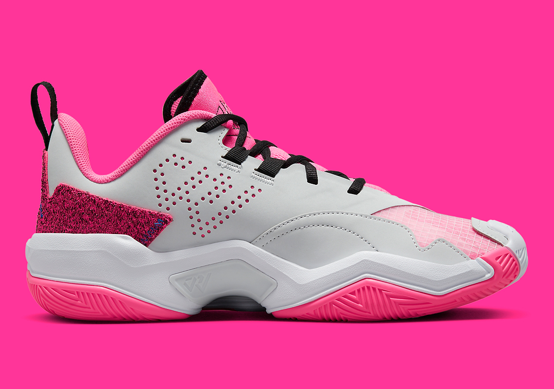 Jordan Westbrook One Take 4 được kết hợp 2 màu Pink/Royal rực rỡ - 3