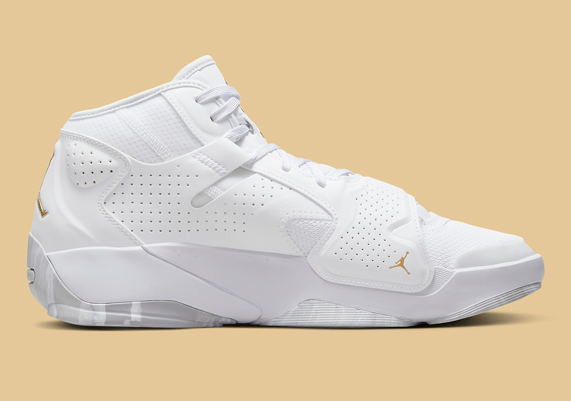 Jordan Zion 2 màu White và Metallic Gold - 3