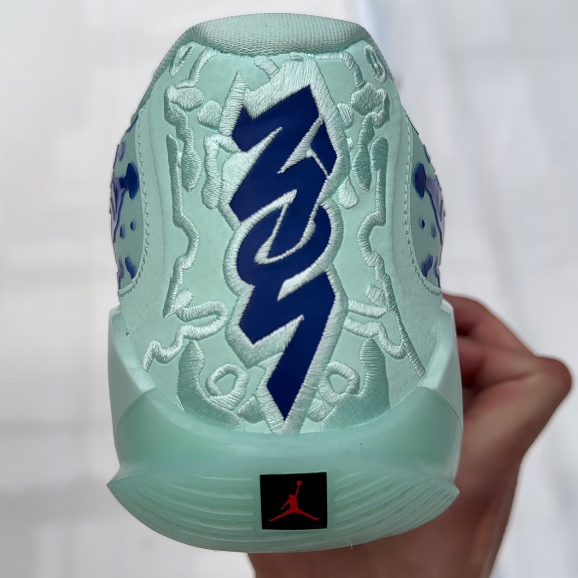 Jordan Zion 3 Mud, Sweat & Tears: Biểu tượng sức mạnh và tâm huyết của Zion Williamson - 2