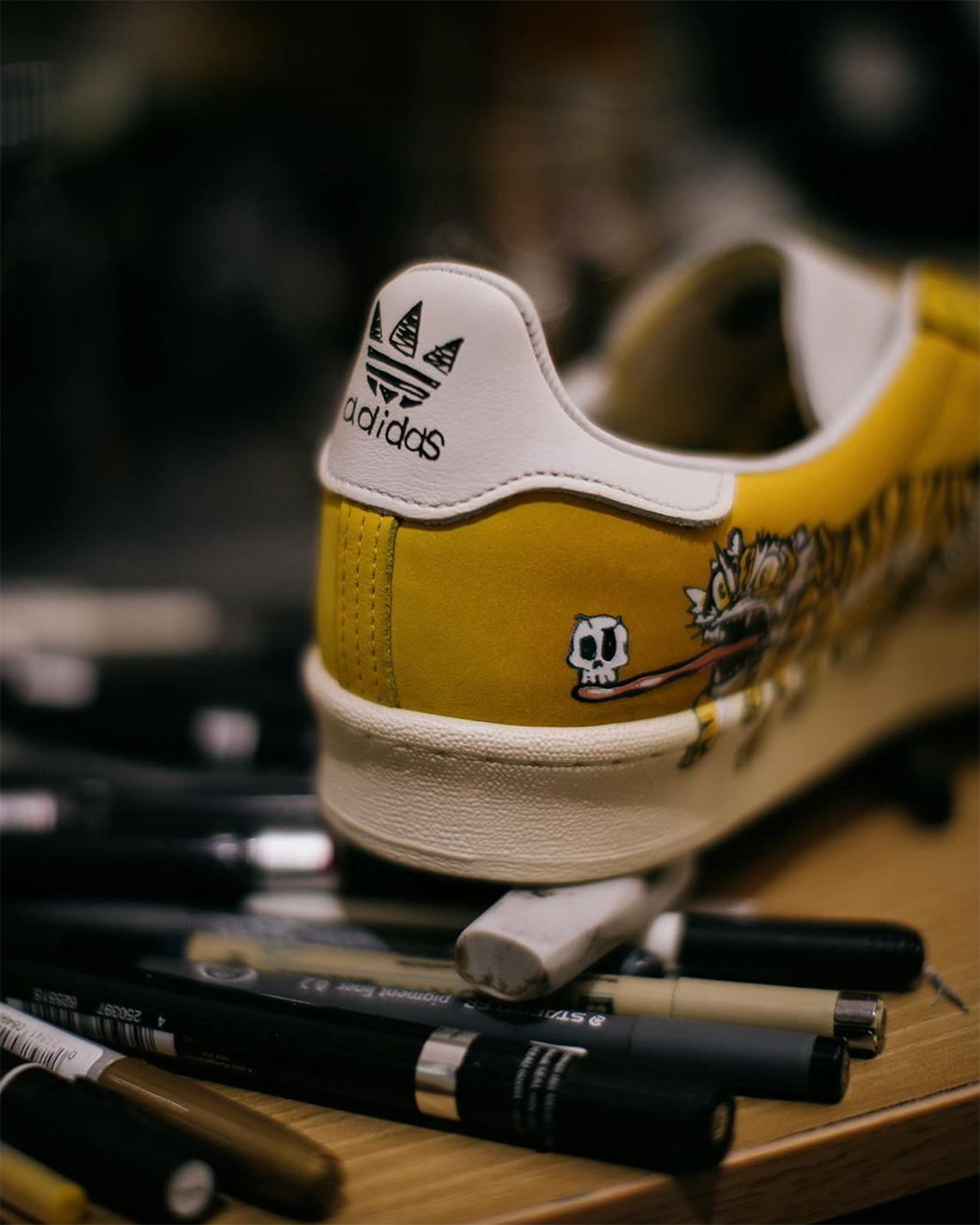 Kasina hợp tác với họa sĩ Kim Jung Gi để tạo nên đôi giày adidas Campus đầy nghệ thuật - 4