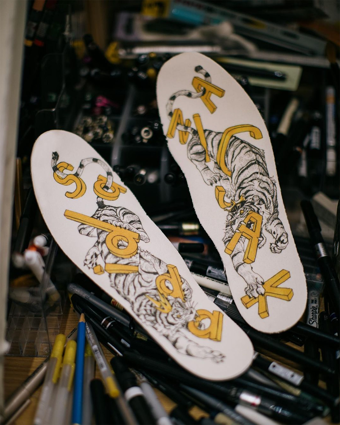 Kasina hợp tác với họa sĩ Kim Jung Gi để tạo nên đôi giày adidas Campus đầy nghệ thuật - 8