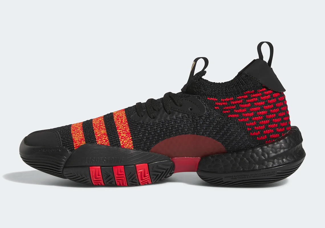 Kết nối Bold Gold và Better Scarlet với giày adidas Trae Young 2 cho A - 3