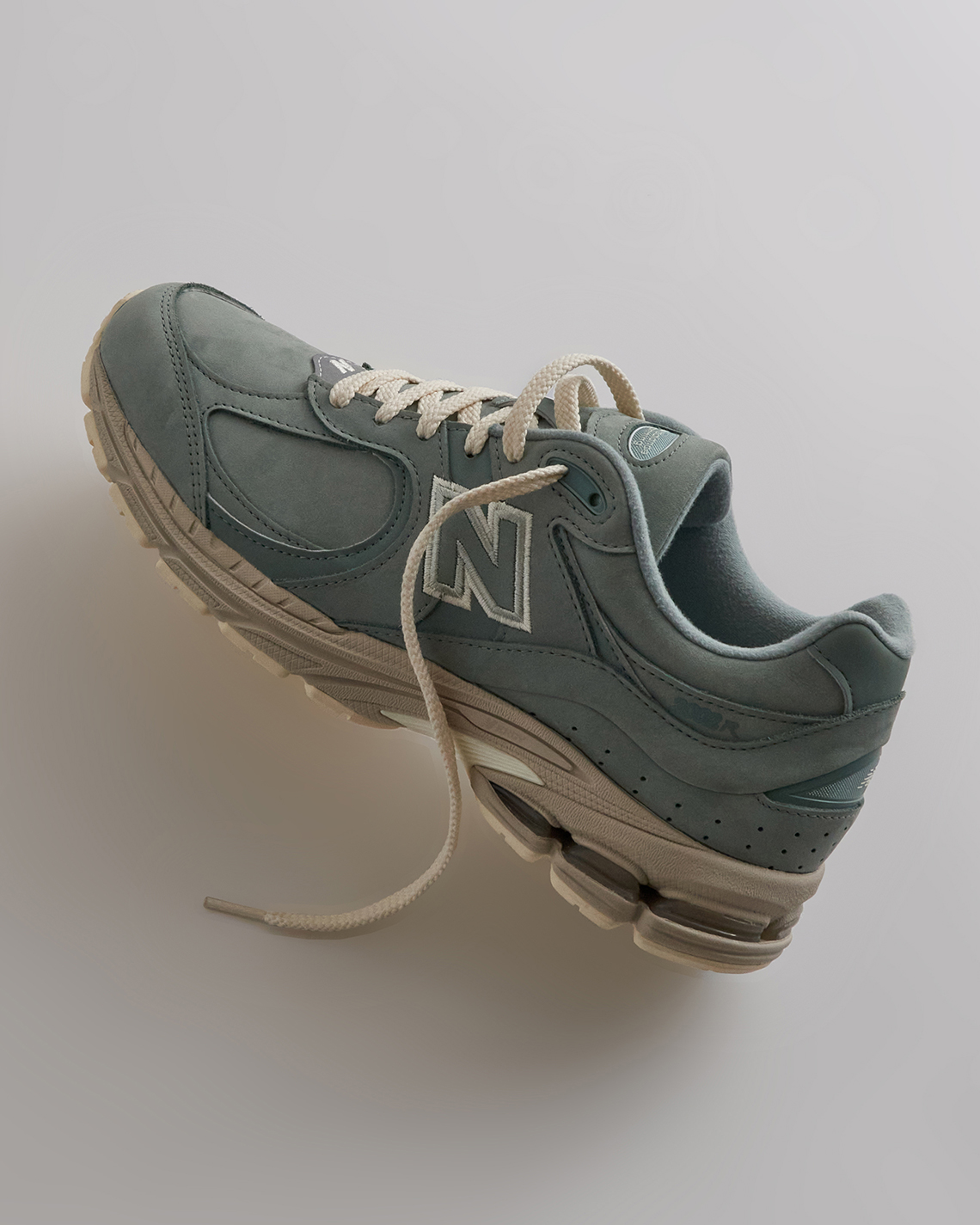 Kith x New Balance 993 và 2002r Pistachio phát hành vào ngày 23/11/2022 - 11