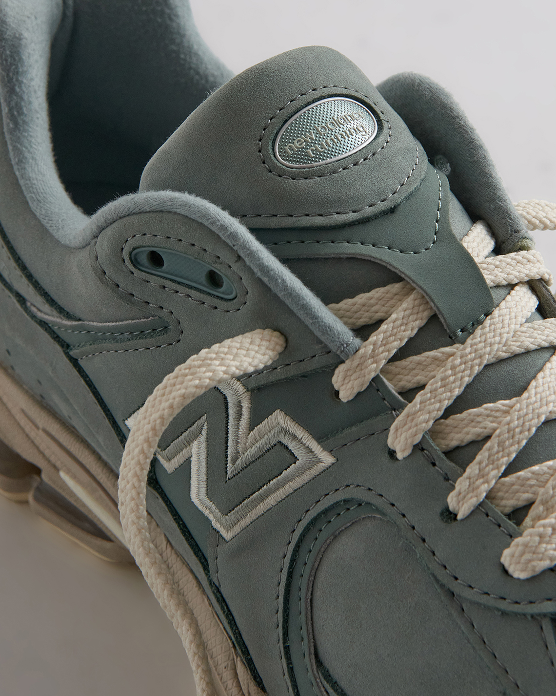 Kith x New Balance 993 và 2002r Pistachio phát hành vào ngày 23/11/2022 - 15