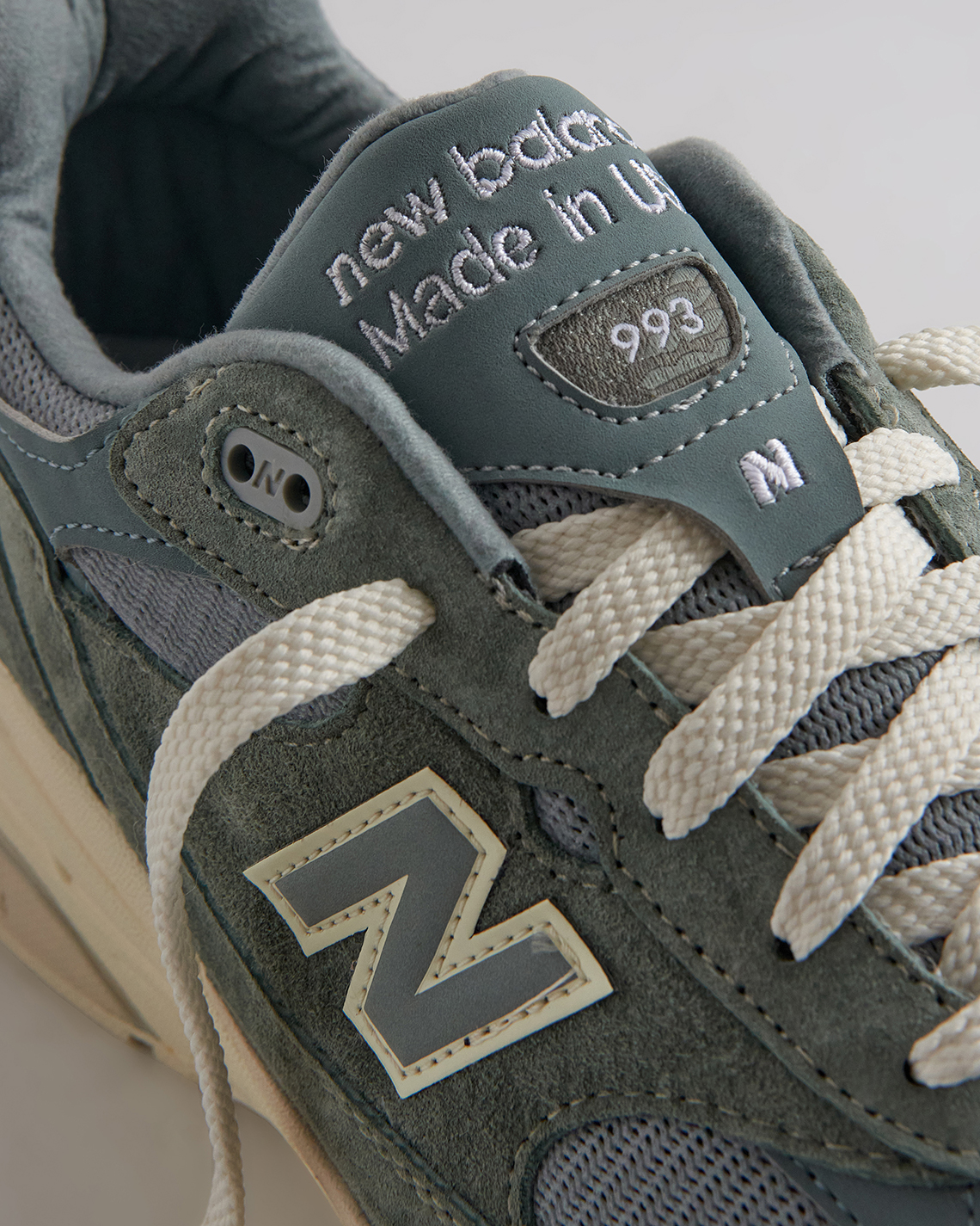 Kith x New Balance 993 và 2002r Pistachio phát hành vào ngày 23/11/2022 - 9