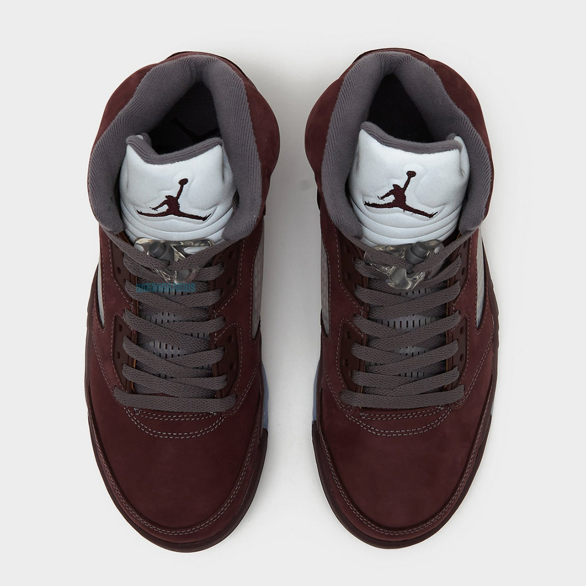 Lần đầu tiên được nhìn thấy chiếc Air Jordan 5 phiên bản Burgundy - 3