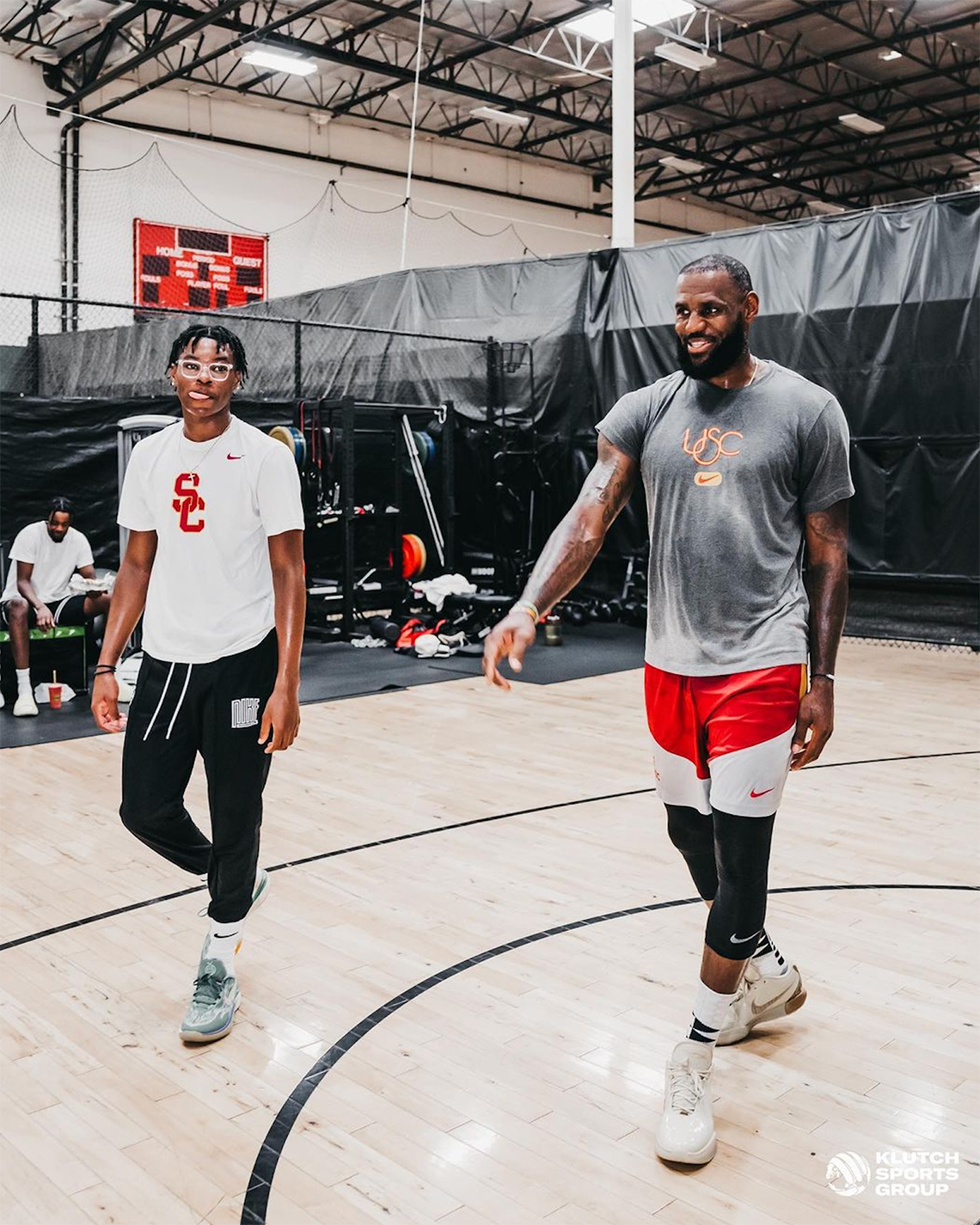 LeBron James ra mắt giày thể thao thế hệ mới: Nike LeBron 21 - Bất ngờ với thiết kế đỉnh cao và màu sắc mới! - 5