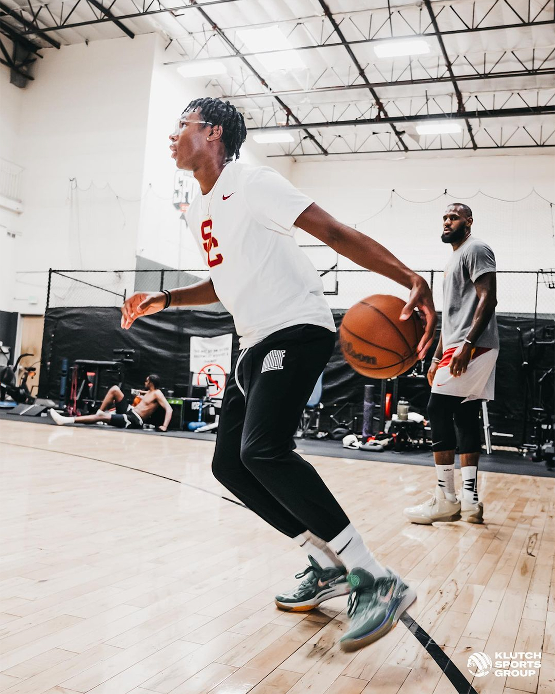 LeBron James ra mắt giày thể thao thế hệ mới: Nike LeBron 21 - Bất ngờ với thiết kế đỉnh cao và màu sắc mới! - 9