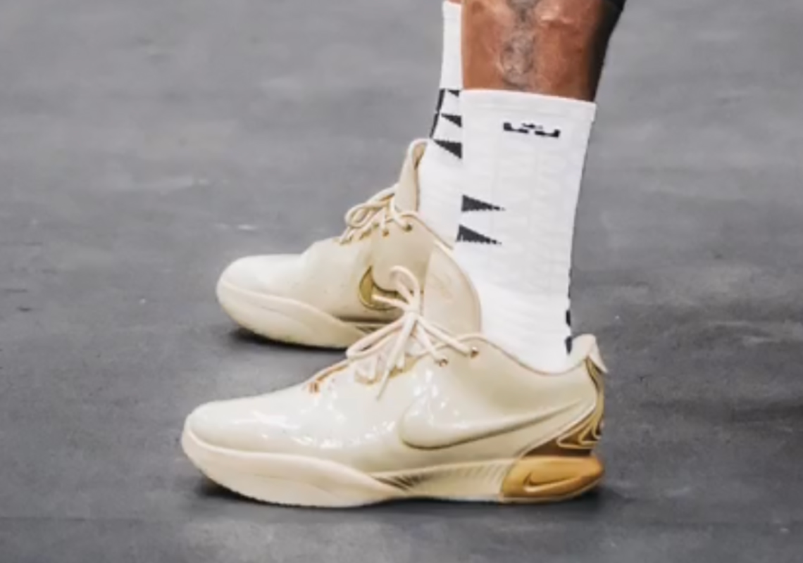 LeBron James ra mắt giày thể thao thế hệ mới: Nike LeBron 21 - Bất ngờ với thiết kế đỉnh cao và màu sắc mới!