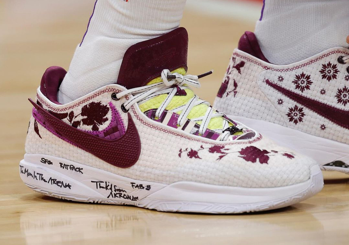 LeBron James Ra Mắt Mẫu Giày Mới: Mimi Plange x LeBron 20 Purple Đậm ...