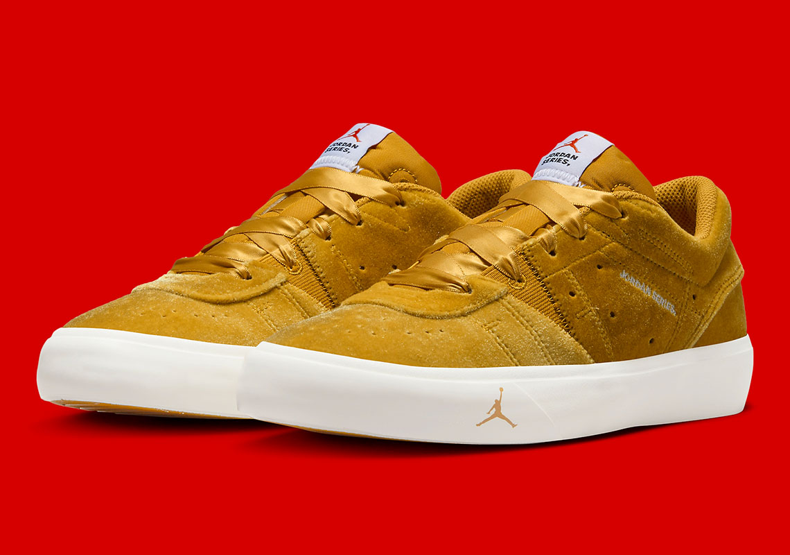 Lộ diện hình ảnh các mẫu jordan "Gold Velvet"