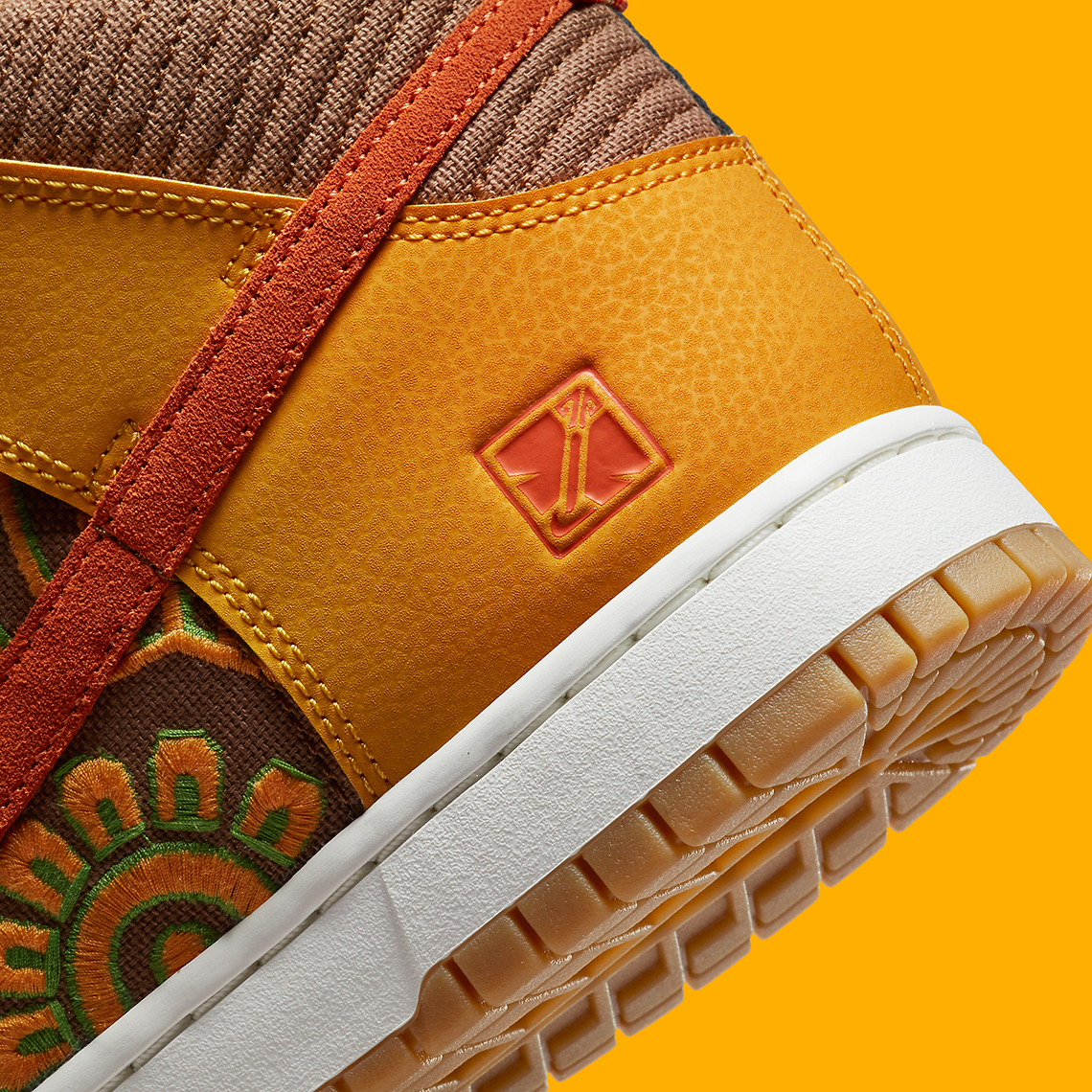 Lộ diện hình ảnh của mẫu giày Nike Dunk High Somos Famenia - 9