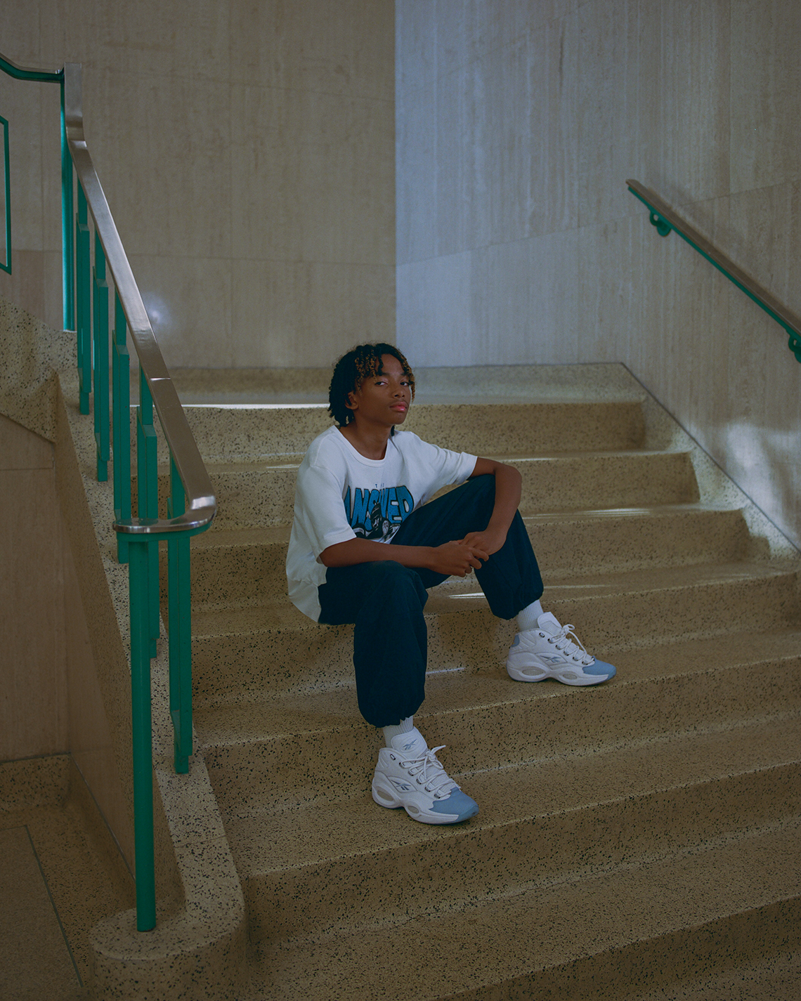 Lộ diện hình ảnh của mẫu giày sneaker Reebok Question Mid Denver Nuggets PE - 6