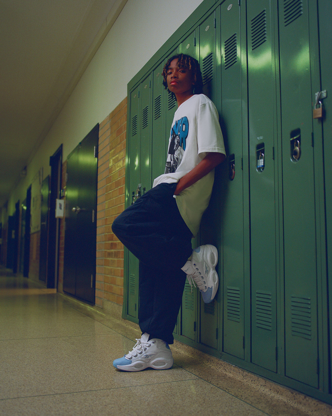 Lộ diện hình ảnh của mẫu giày sneaker Reebok Question Mid Denver Nuggets PE - 7