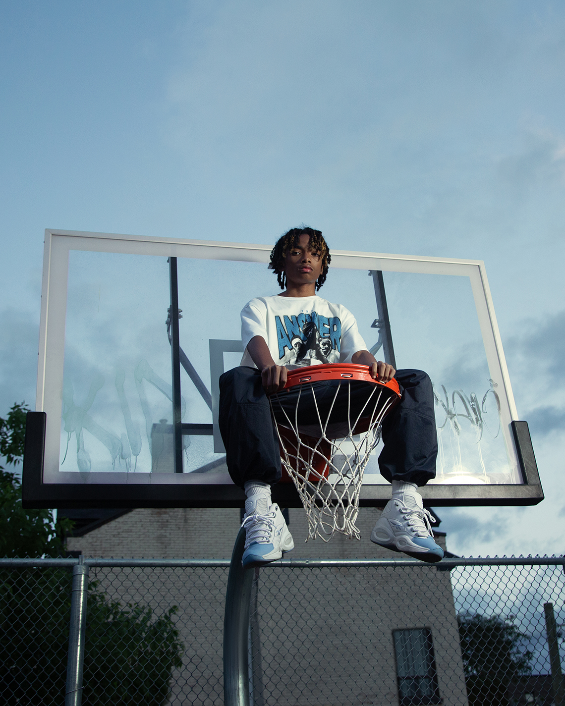 Lộ diện hình ảnh của mẫu giày sneaker Reebok Question Mid Denver Nuggets PE - 8