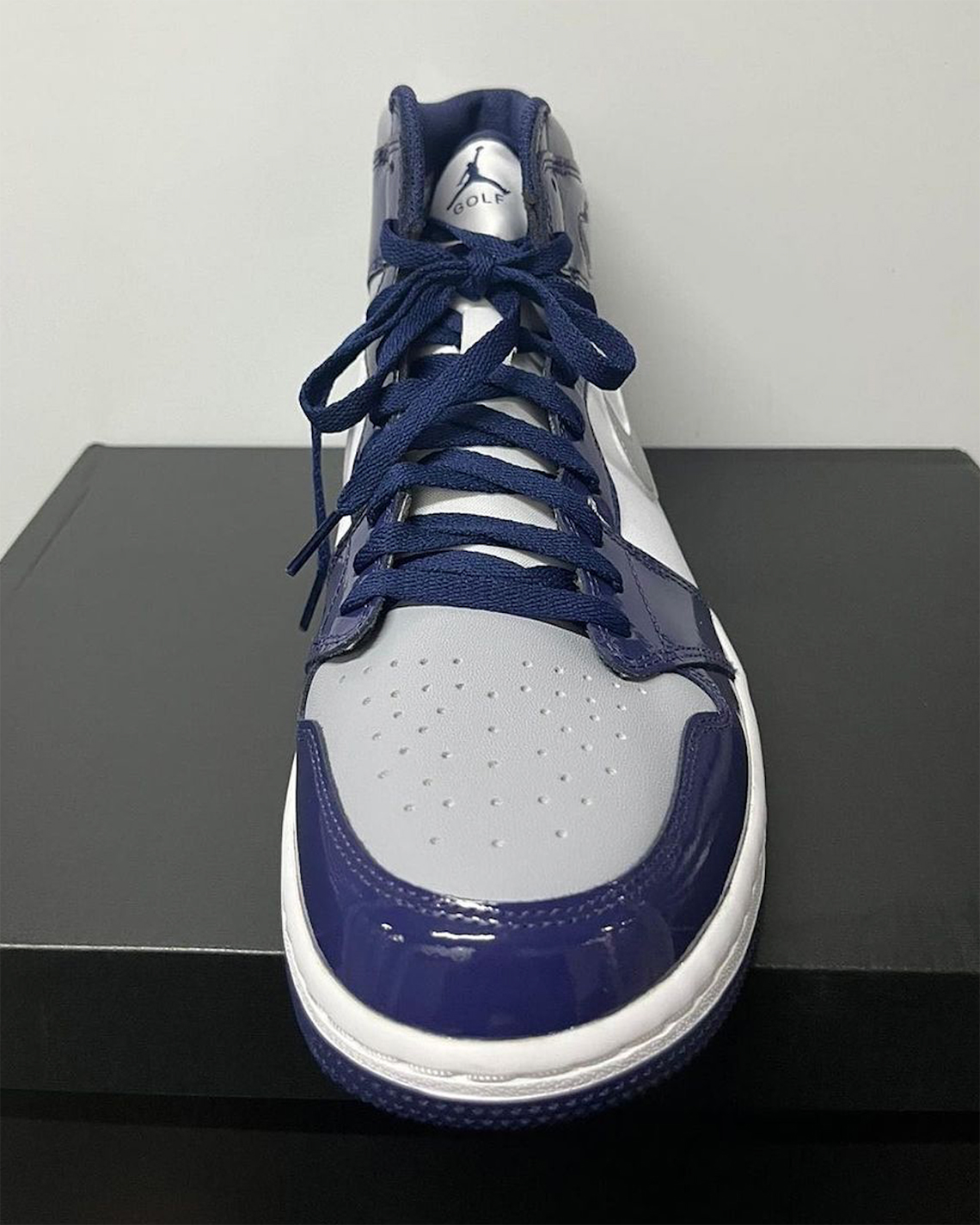 Lộ diện những hình ảnh đầu tiên của đôi giày Air Jordan 1 High Golf Navy Navy - 2