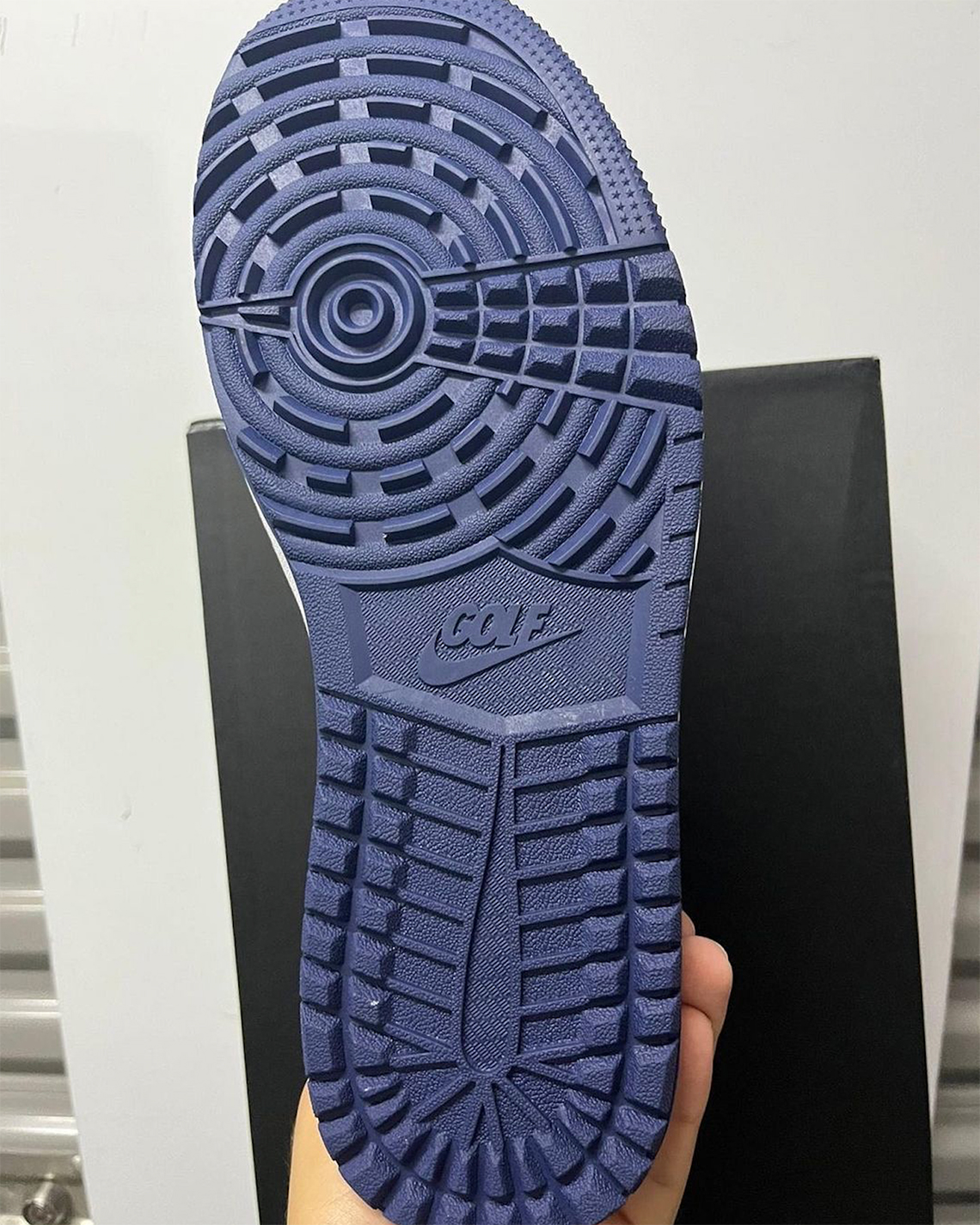 Lộ diện những hình ảnh đầu tiên của đôi giày Air Jordan 1 High Golf Navy Navy - 4