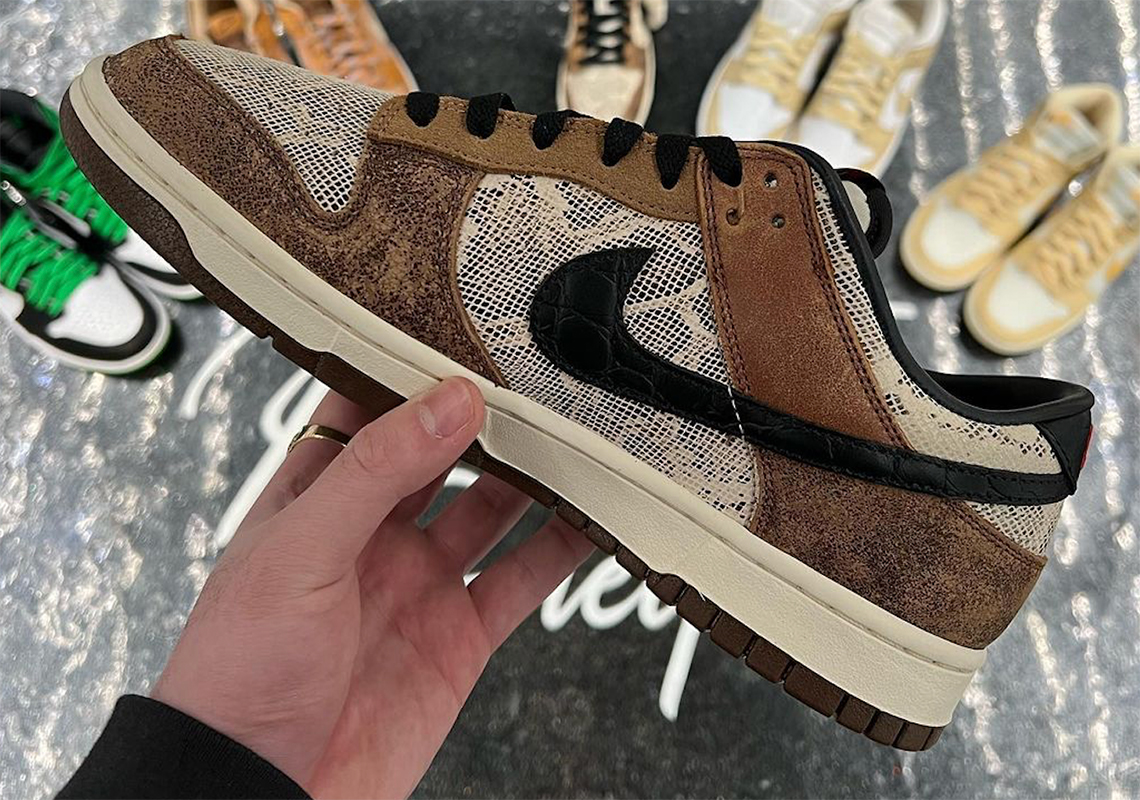 Logo Nike cổ điển đóng dấu Dunk Low đa họa tiết này ở Nhật Bản - 8