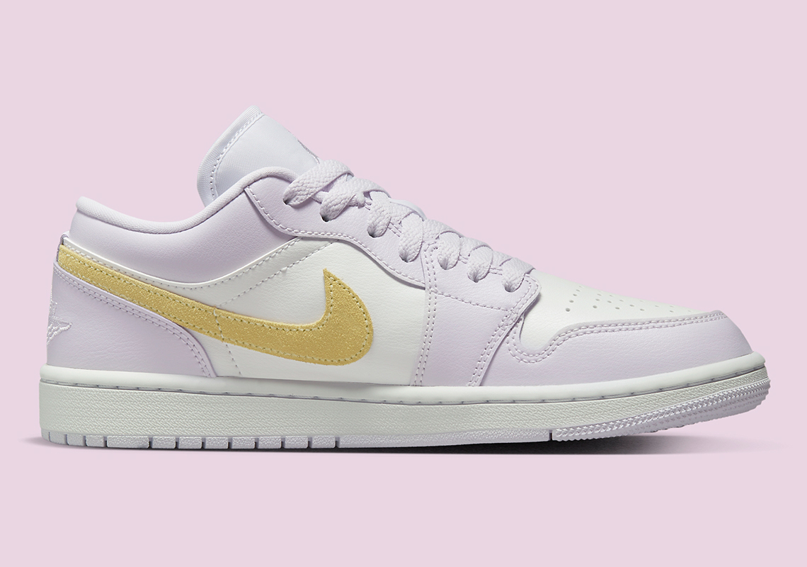 Logo Nike màu vàng làm nổi bật đôi giày sneaker Air Jordan 1 Low WMNS Purple Yellow - 3