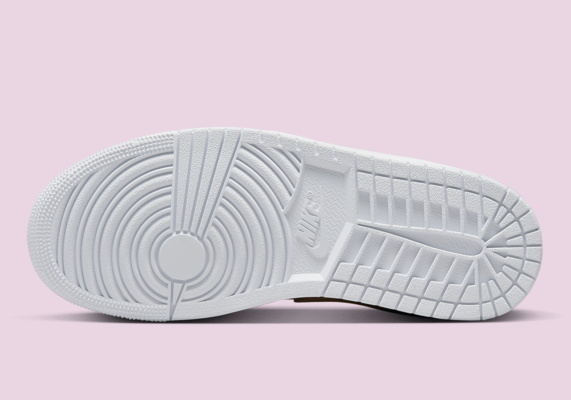 Logo Nike màu vàng làm nổi bật đôi giày sneaker Air Jordan 1 Low WMNS Purple Yellow - 6