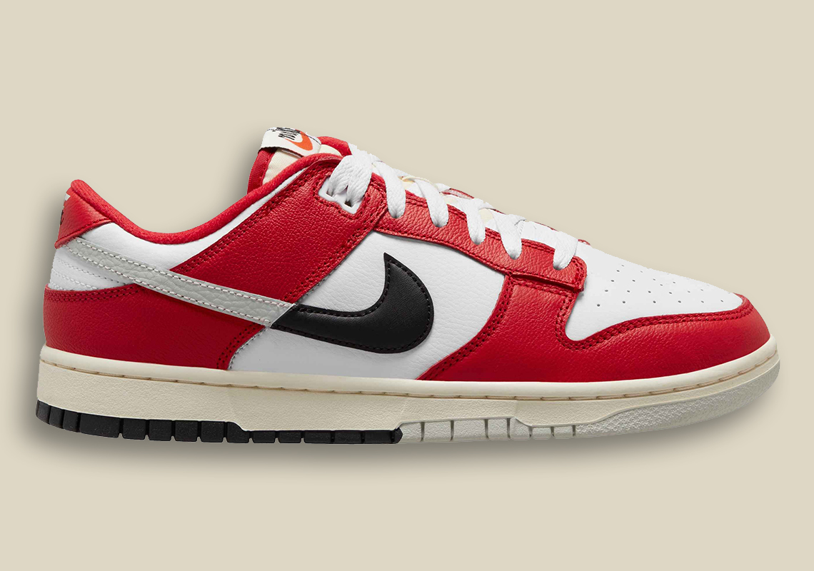 Logo, sọc và đế ngoài xuất hiện trên Nike Dunk Low Red Black Sail White sắp ra mắt - 1