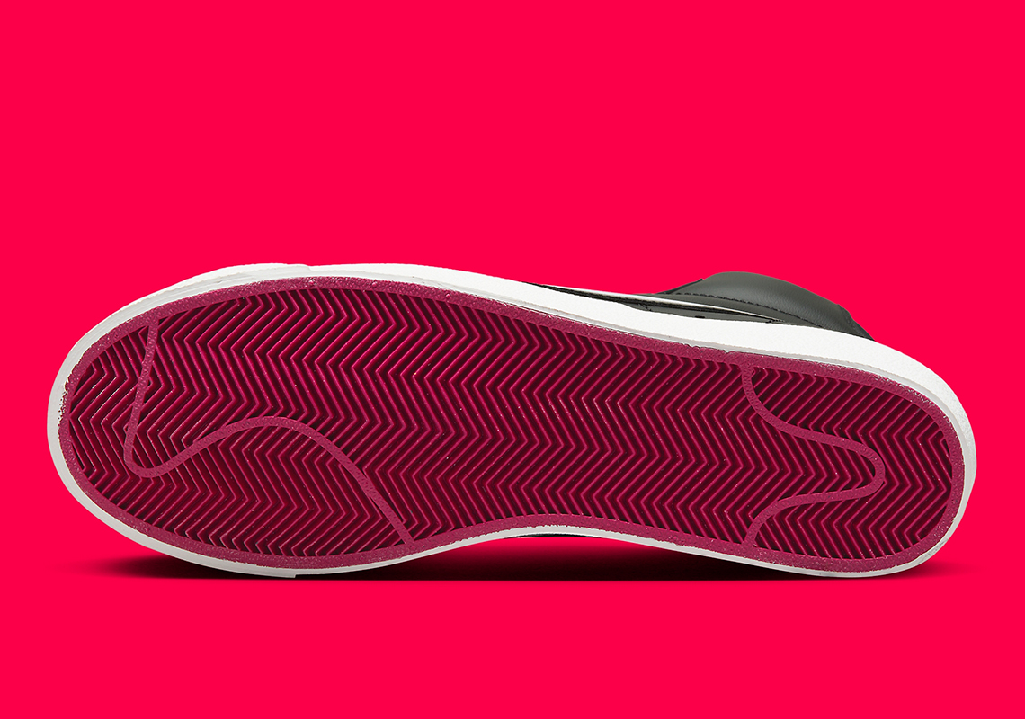 Logo Swoosh được phun sơn ngắt quãng trên phiên bản Nike Blazer Mid '77 màu đen lịch lãm này - 6