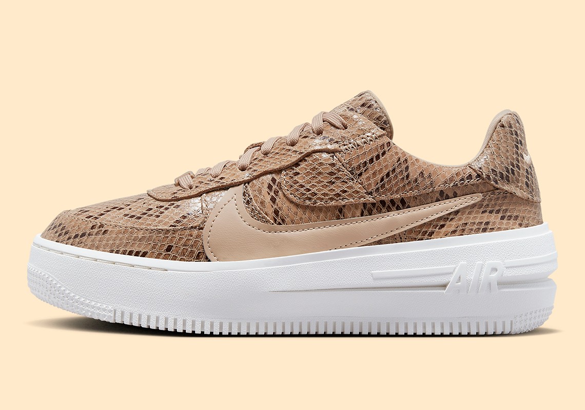 Lớp da rắn kỳ lạ bao phủ Nike Air Force 1 PLTAFORM - 1