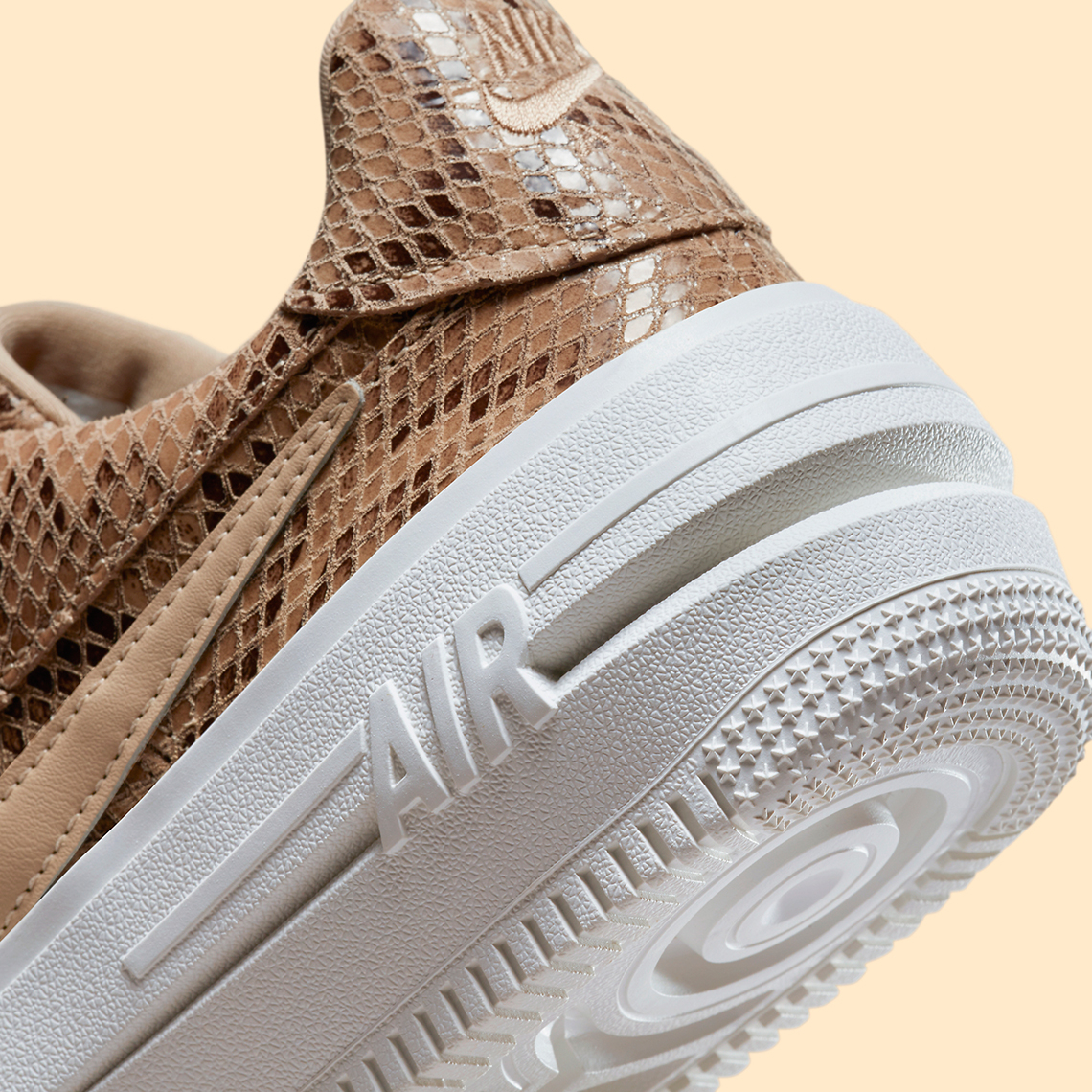 Lớp da rắn kỳ lạ bao phủ Nike Air Force 1 PLTAFORM - 6