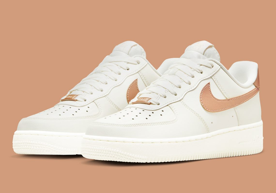 Lớp hoàn thiện bằng vàng hồng cao cấp trang bị cho Nike Air Force 1 Low nữ - 2