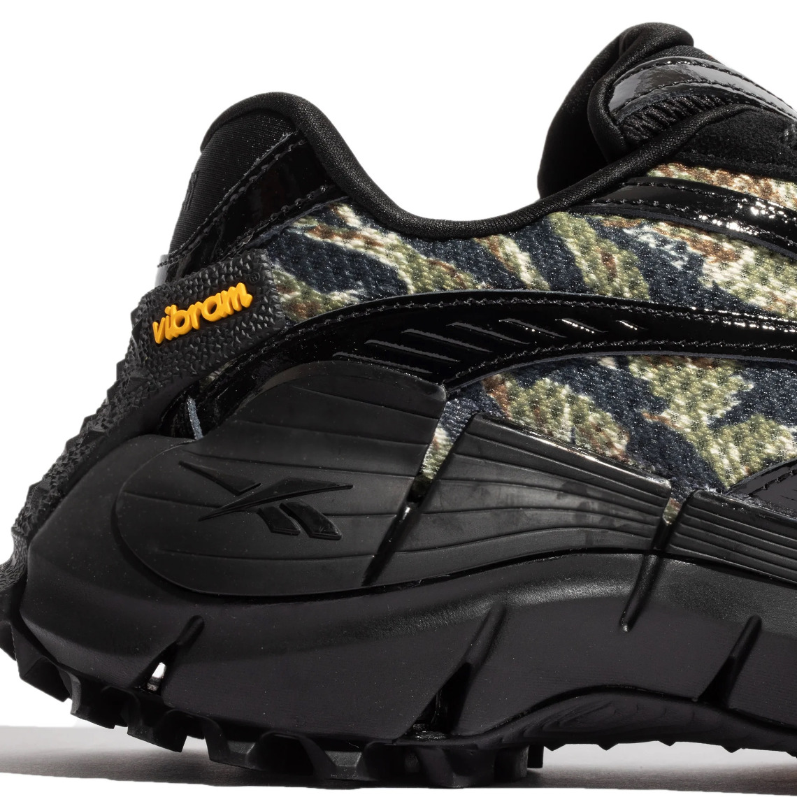 Maharishi mang họa tiết camo lên Reebok Zig Kinetica 25 - 4