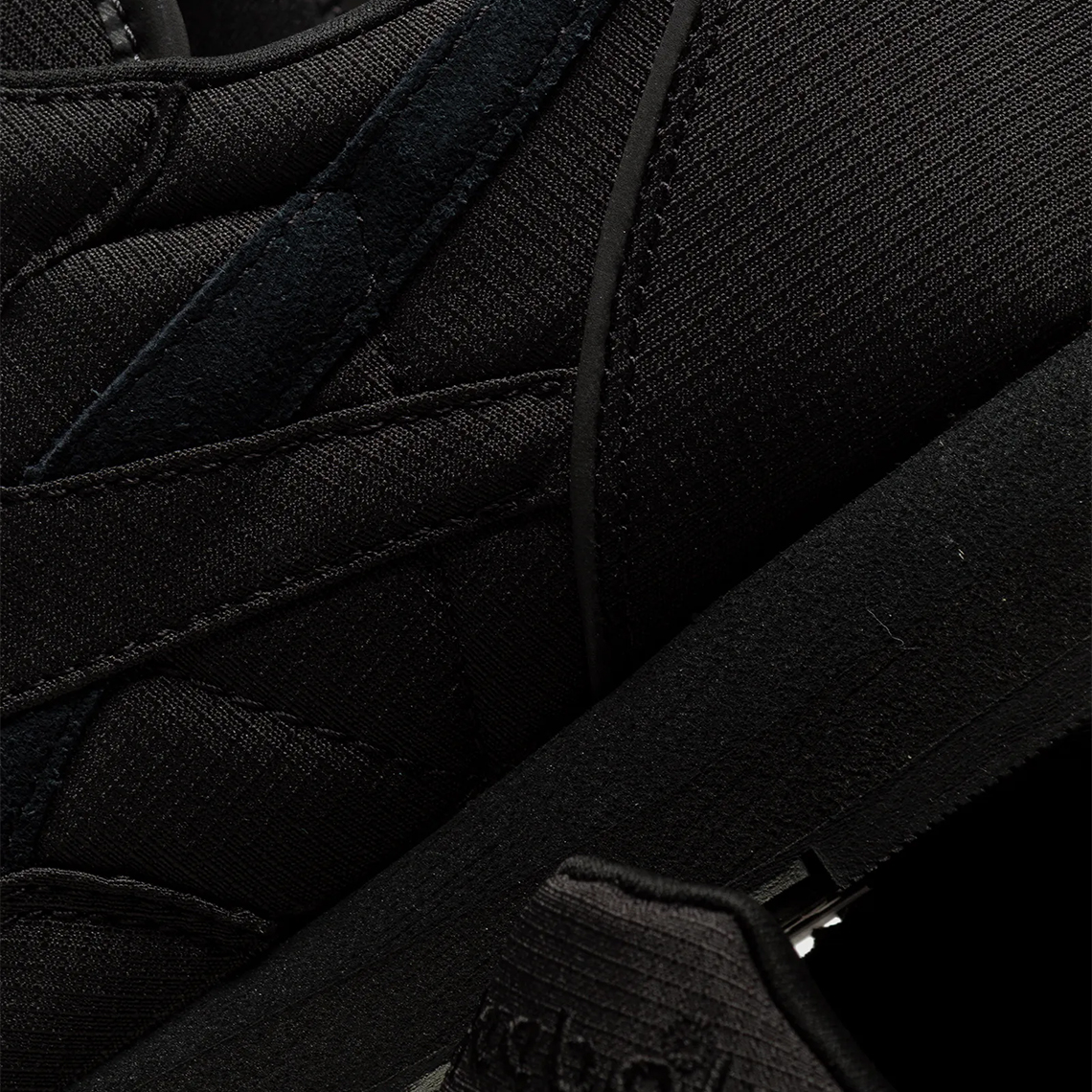 Maharishi Reebok Classic Leather được chế tạo gần như hoàn toàn bằng màu đen - 6